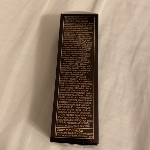 Tom Ford shade and illuminate soft radiance foundation broad spectrum SPF50 - Picture 3 of 4